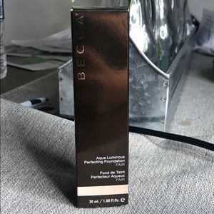 BECCA AQUA LUMINOUS FONDATION